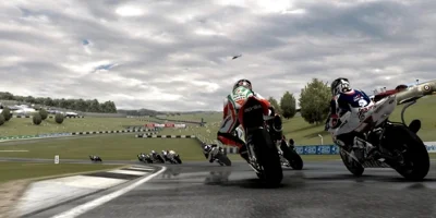 The whole field bravely races down the famous Craner Curbs at Donington Park in the wet