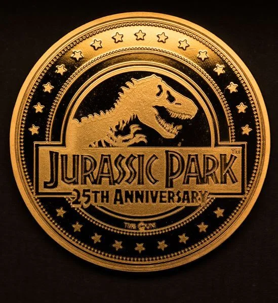 Jurassic Park "Amber" Collectors Coin: Gold variant - Zavvi Exclusive (Limited to 1000) Image 1