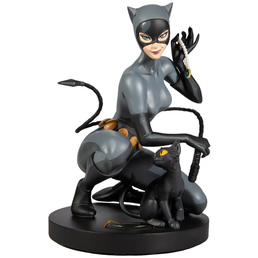 DC Direct DC Designer Series 1/6 Scale Statue - Catwoman by Stanley Lau Image 1