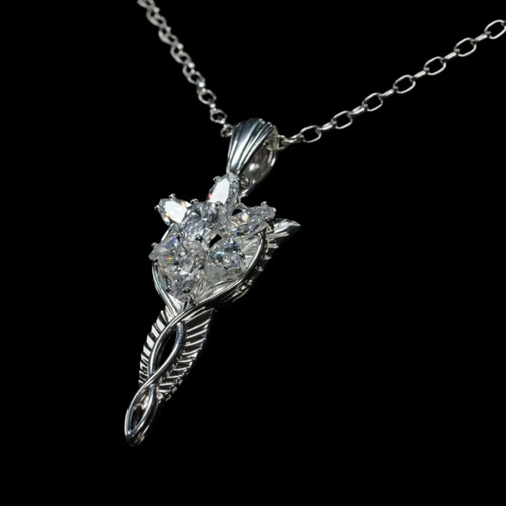 Weta Workshop Lord of the Rings Replica 1/1 Scale Pendant & Chain Evenstar (Sterling Silver) Image 1