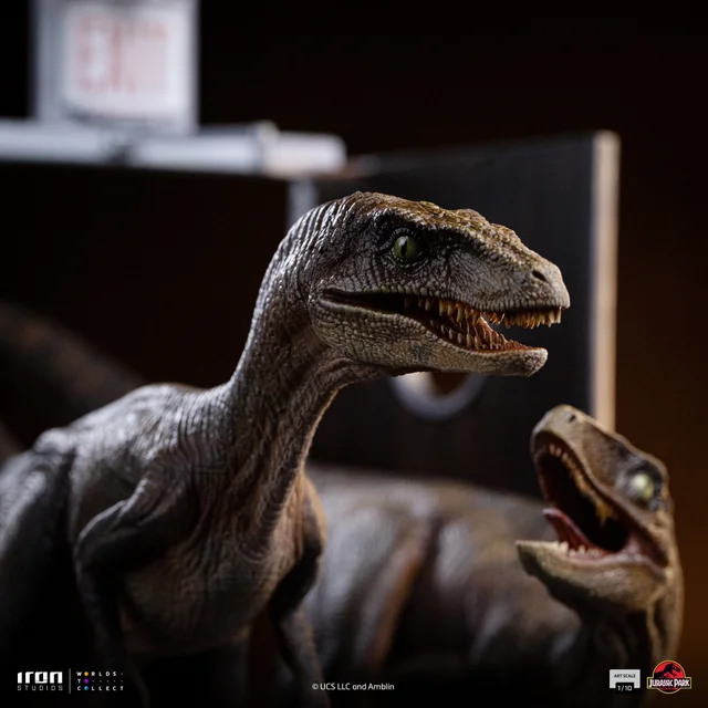 Iron Studios Jurassic Park Art Scale 1/10 Raptors at the Kitchen's Door Figure